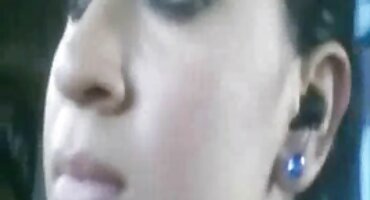 phim sex đồng tính Cô ấy cho một công jav full hd việc thổi trong khi làm việc.