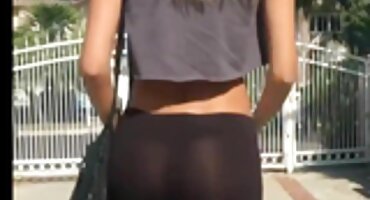 sex seiko Kẻ Lừa đảo ôm phim sex bú lon cô gái trong xe và ném trên đường phố.