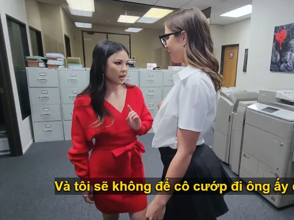 sex thuỳ trang Bố dượng may mắn đụ cùng lúc con gái và em trợ lý riêng